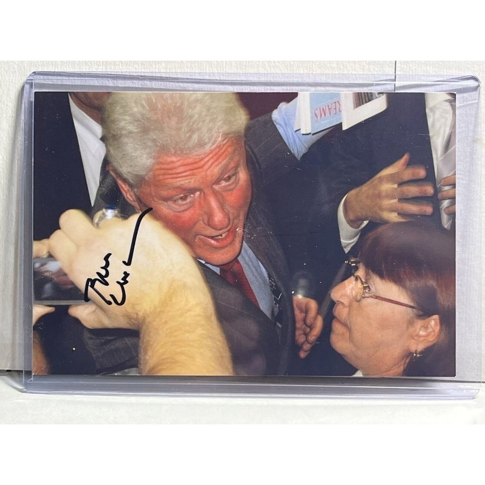 1993 President Bill Clinton SIGNED 4” X 6” Photo Johnstown Pa Democratic Rally